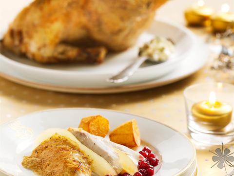 Gevulde kalkoen met peer, salie en knoflook