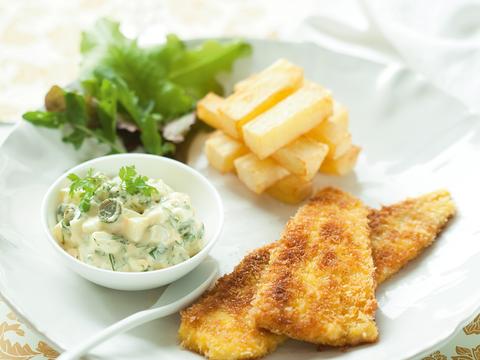 Vissticks van pladijs met pont-neuf aardappelen en échte tartaarsaus