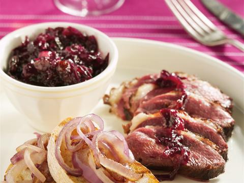 Eendenborst met rodekoolchutney