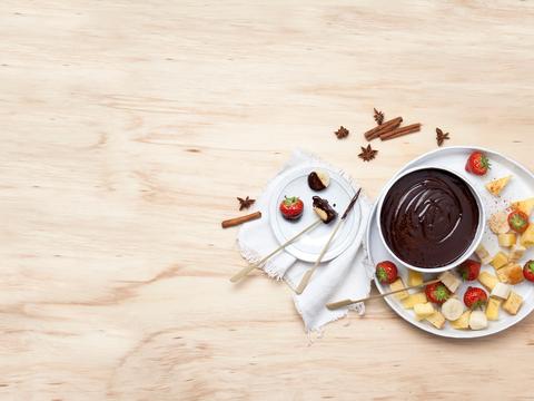 Pittige chocoladefondue met steranijs en kaneel
