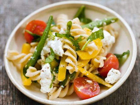 Pastasalade met boontjes en feta