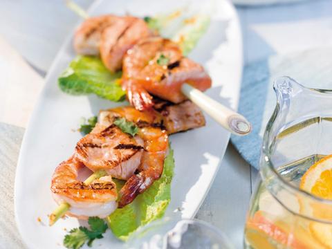 Spiesjes met zalm en scampi's