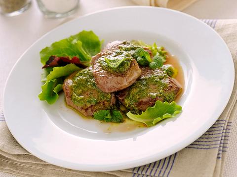 Lamsmedaillons met salsa verde