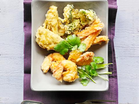 Tempura van garnalen en groenten