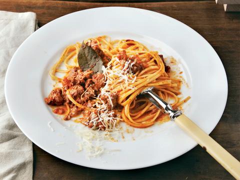 Pasta met worstjes in tomatensaus