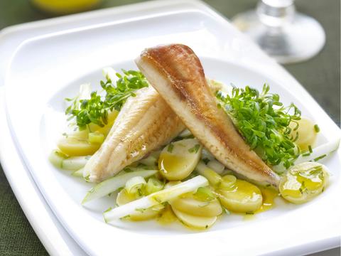Rode poon met aardappelsalade