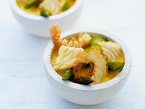 Groene kokoscurry met skrei en langoustines