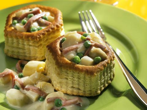 Pasteitjes met ham en erwtjes
