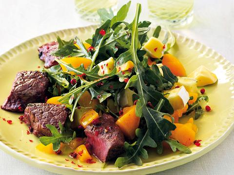 Rucolasalade met steak en perzik
