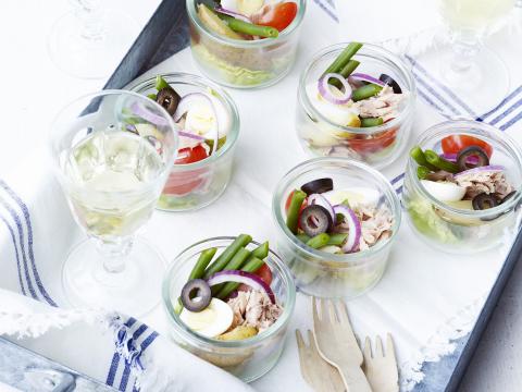 Aperoglaasjes met salade niçoise