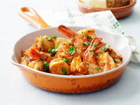 Kip & scampi's met tomaat-amandelsaus