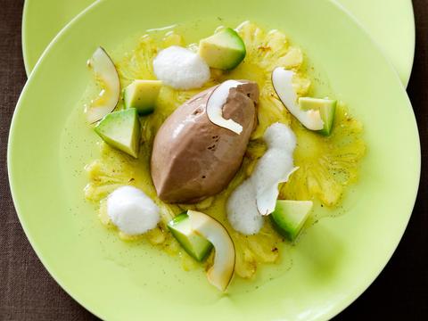 Chocolade chili-ijs met ananas en kokos