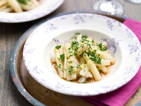 Salade met gamarineerde asperges