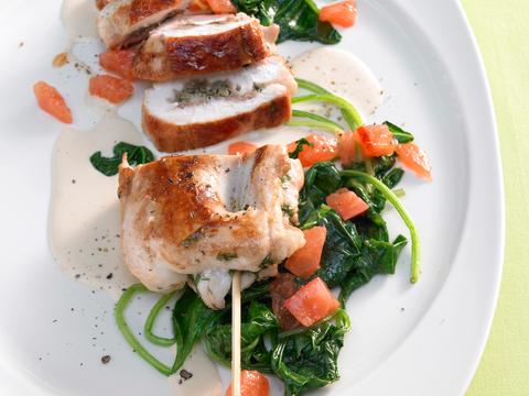 Kipfilet gevuld met olijven en yoghurtsaus