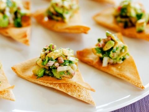 Avocadosalsa op broodpuntjes