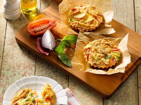 Frittata met kerstomaat, broccoli en rode ui
