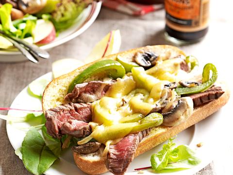 Broodje geroosterde steak met kaas