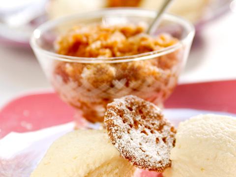 Witte chocolademousse met appel-banaancrumble