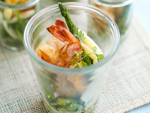 Hapje van asperge en scampi's
