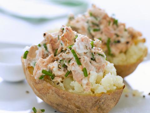 Gevulde aardappelen met tonijnsalade