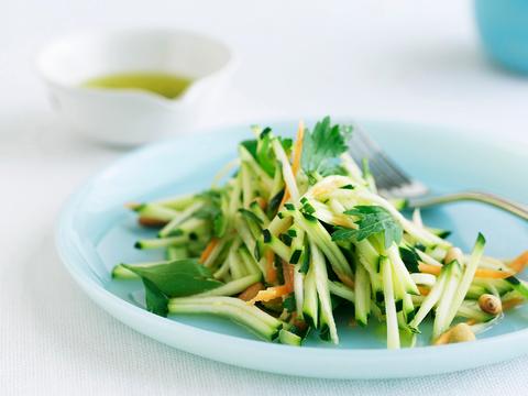 Salade met courgette en worteltjes
