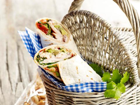 Wrap met avocado en gerookte kip