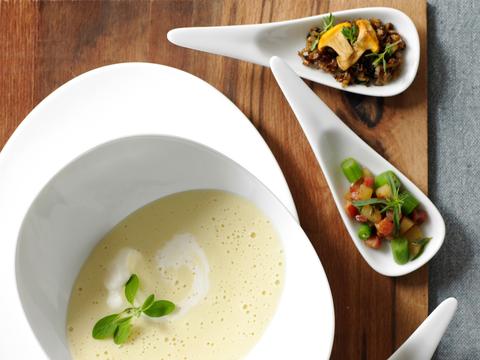 Aardappelsoep met champignons en broodkorstjes