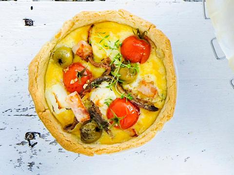 Mini-quiche met feta en olijven