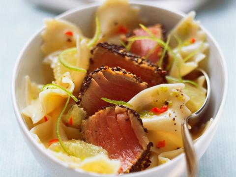 Farfalle met oosterse tonijn