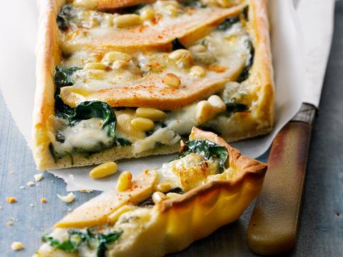 Spinazietaart met peer en gorgonzola