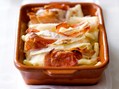 Macaroni met brie en krokante ham