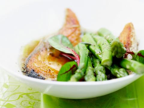 Gegrilde zalm met asperges