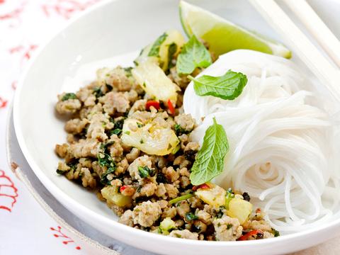 Varkensvlees met ananas uit de wok
