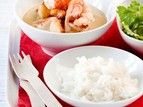 Kip met langoustines en kokos-kerriesaus