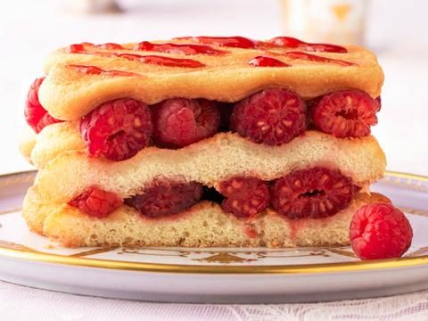 Lange-vingers-cake met frambozen
