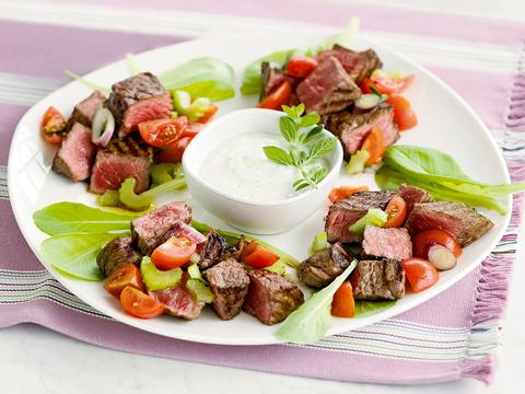 Gemarineerde biefstuk met yoghurtdip