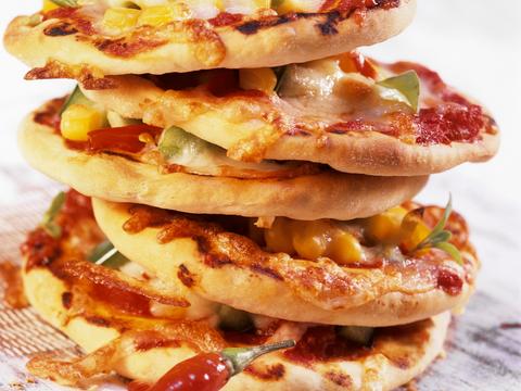 Minipizza's met paprika en maïs