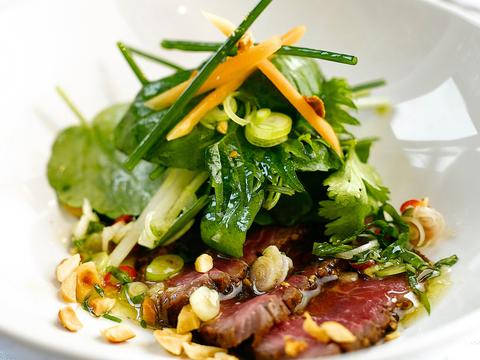 Gemarineerd rundvlees met kruidensalade