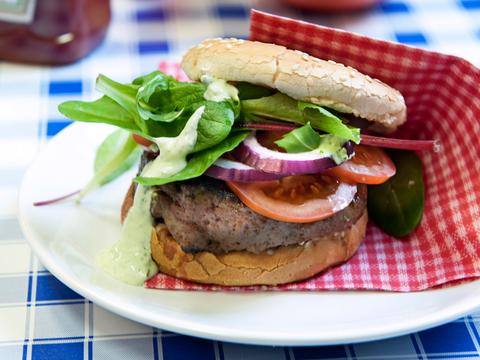 Hamburger met dragonmayonaise