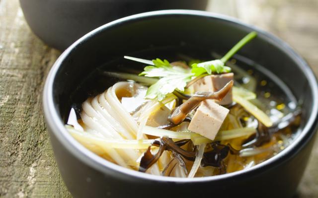 Bouillon asiatique aux nouilles et au tofu