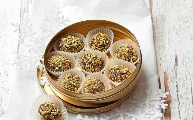 Chocoladetruffels met gehakte pistachenootjes