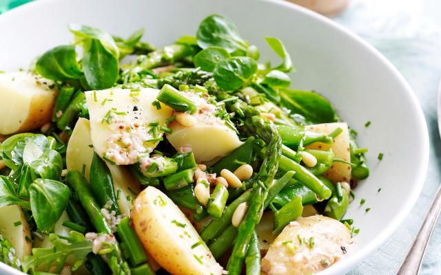 Salade de pommes de terre aux légumes verts