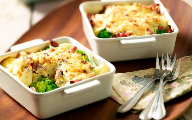 Ovenschotel met bloemkool, broccoli en ham