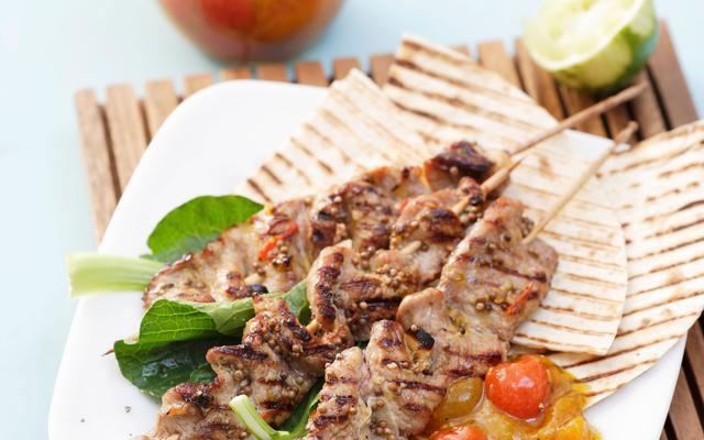 Kalfssatés met meloenchutney