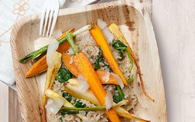 Pilav van rijst met spinazie en geroosterde groenten