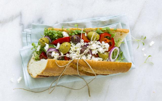 Tartine à la salade grecque