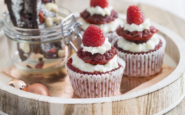 Red velvet cupcakes met chocolade-superfood-reep
