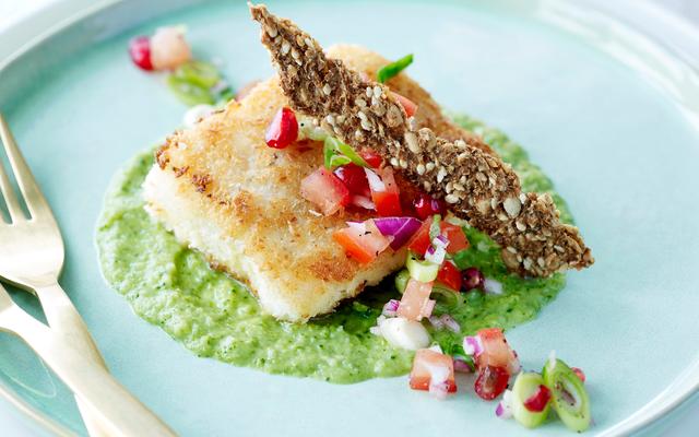 Vis in een kokoskorstje op broccolicrème