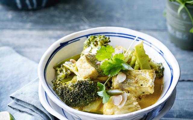 Curry de merlu aux légumes verts