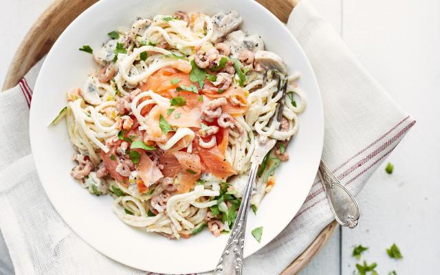 Spaghettis au mascarpone, crevettes et saumon fumé